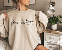 Personalized Mrs Sweatshirt,Mrs Last Name Sweatshirt,Mrs Custom Shirt,Mrs Shirt Personalized,Mrs SweatShirt,Est. 2021,Mrs. Shirt,Mrs ,C6147